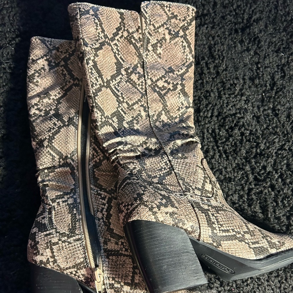 Beautiful boots. - Picture 2 of 4